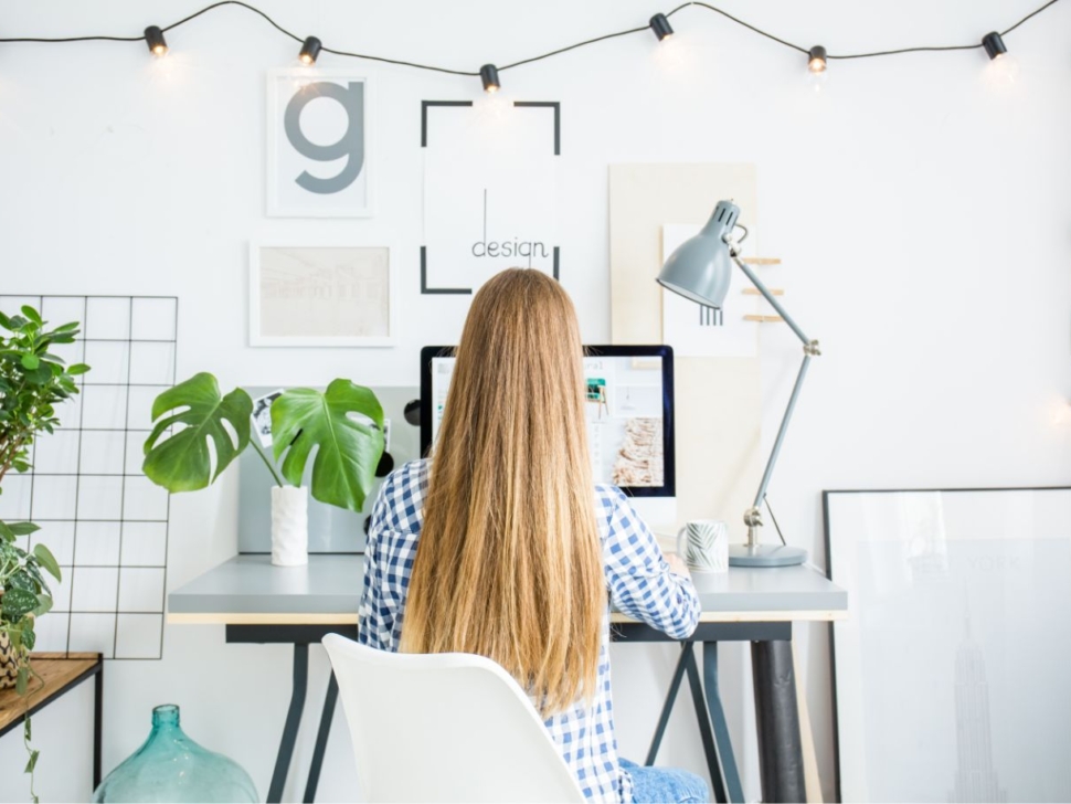 demo-attachment-457-person-with-long-curly-hair-PZ99QM2@2x